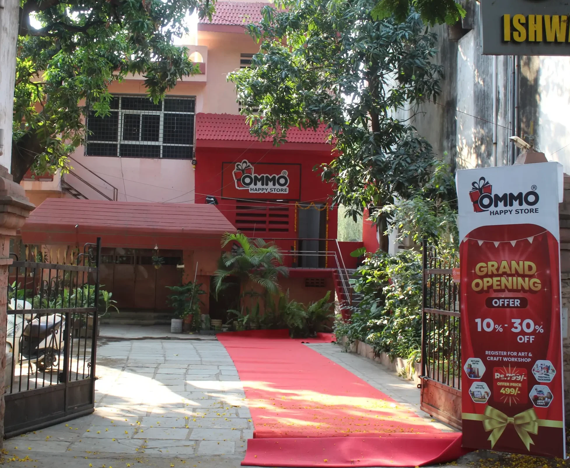 Ommo-Happy-Store-Outer-front-Look-Entrance